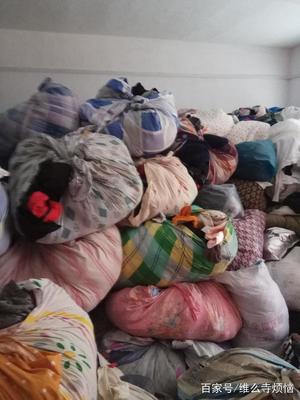 尾货服装是从垃圾堆里捡来的,真的难以置信。